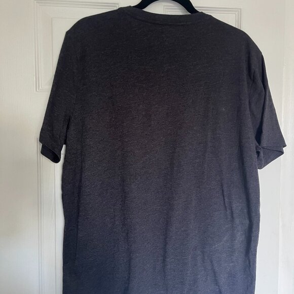 Old Navy Grey T-shirt - Picture 4 of 5